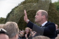 ROYALS - Tod von Queen Elizabeth: Prinz William, Catherine, Prinz Harry und Meghan gemeinsam vor dem Schloss Windsor