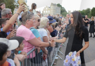 ROYALS - Tod von Queen Elizabeth: Prinz William, Catherine, Prinz Harry und Meghan gemeinsam vor dem Schloss Windsor