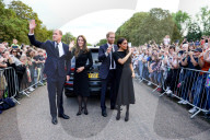 ROYALS - Tod von Queen Elizabeth: Prinz William, Catherine, Prinz Harry und Meghan gemeinsam vor dem Schloss Windsor