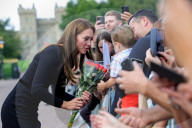 ROYALS - Tod von Queen Elizabeth: Prinz William, Catherine, Prinz Harry und Meghan gemeinsam vor dem Schloss Windsor