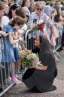 ROYALS - Tod von Queen Elizabeth: Prinz William, Catherine, Prinz Harry und Meghan gemeinsam vor dem Schloss Windsor
