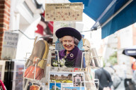 ROYALS - Trauer um die Queen: Ein Meer von Blumensträussen vor Schloss Windsor