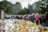 ROYALS - Trauer um die Queen: Ein Meer von Blumensträussen vor Schloss Windsor