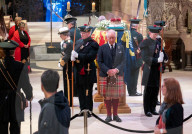 ROYALS - Trauer um die Queen: King Charles und andere Mitglieder der königlichen Familie halten eine Mahnwache in der St. Giles' Cathedral in Edinburgh