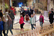 ROYALS - Trauer um die Queen: King Charles und andere Mitglieder der königlichen Familie halten eine Mahnwache in der St. Giles' Cathedral in Edinburgh