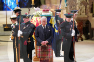 ROYALS - Trauer um die Queen: King Charles und andere Mitglieder der königlichen Familie halten eine Mahnwache in der St. Giles' Cathedral in Edinburgh