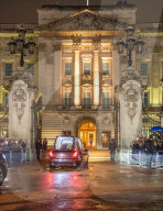 ROYALS - Trauer um die Queen: Überführung des Sarges nach London