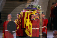 ROYALS - Trauer um die Queen: Die Prozession mit dem Sarg der Königin nach Westminster