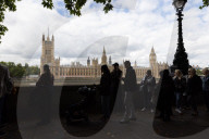 Queue to see the Queen lying in state - Day 2