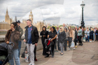 Queue to see the Queen lying in state - Day 2