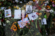 People mourning the death of the Queen