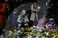 People mourning the death of the Queen