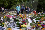 People mourning the death of the Queen