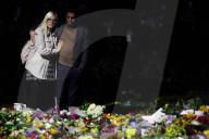 People mourning the death of the Queen