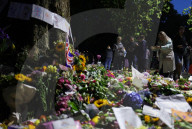 People mourning the death of the Queen