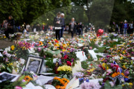 People mourning the death of the Queen