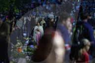 People mourning the death of the Queen