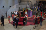 ROYALS - Trauer um die Queen: Enkelkinder der Königin halten Totenwache in der Westminster Hall