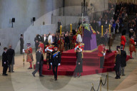 ROYALS - Trauer um die Queen: Enkelkinder der Königin halten Totenwache in der Westminster Hall