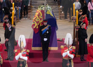 ROYALS - Trauer um die Queen: Enkelkinder der Königin halten Totenwache in der Westminster Hall