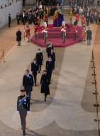 ROYALS - Trauer um die Queen: Enkelkinder der Königin halten Totenwache in der Westminster Hall