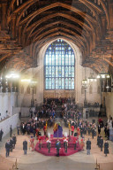 ROYALS - Trauer um die Queen: Enkelkinder der Königin halten Totenwache in der Westminster Hall