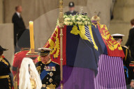 ROYALS - Trauer um die Queen: König Charles hält Totenwache am Sarg seiner Mutter