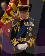 ROYALS - Trauer um die Queen: König Charles hält Totenwache am Sarg seiner Mutter