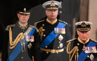 ROYALS - Trauer um die Queen: König Charles hält Totenwache am Sarg seiner Mutter