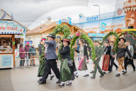 NEWS - Oktoberfest 2022: Trübe Stimmung auf der Theresienwiese am Eröffnungssonntag
