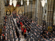 ROYALS - Staatsbegraebnis der Queen: Der Sarg wird zur Westminster Abbey gefahren
