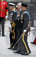 ROYALS - Staatsbegraebnis der Queen: Der Sarg wird zur Westminster Abbey gefahren