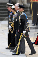 ROYALS - Staatsbegraebnis der Queen: Der Sarg wird zur Westminster Abbey gefahren