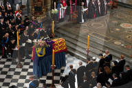 ROYALS - Staatsbegraebnis der Queen: Der Sarg wird aus der Westminster Abbey getragen