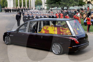 ROYALS - Staatsbegraebnis der Queen: Der Sarg auf dem Weg zum Wellington Arch