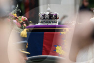 ROYALS - Staatsbegraebnis der Queen: Der Sarg auf dem Weg zum Wellington Arch