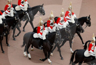 ROYALS - Staatsbegraebnis der Queen: Der Sarg auf dem Weg zum Wellington Arch