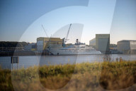 NEWS - Russian Yacht "Dilbar" has arrived at Lürssen shipyards in Bremen