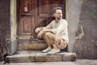 PORTRAIT - - Der britische Singer-Songwriter und Gitarrist Charlie Winston posiert in Nizza