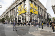 ‘Tourists want to spend’: shoppers in London share views on the mini-budget