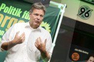 NEWS - Der deutsche Wirtschaftsminister Habeck bei einem Wahlkampfauftritt in Hannover