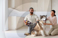 FEATURE - Dyson lanciert neues Katzen- und Hundepflegeset