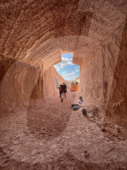 FEATURE - Wohnen ohne Haus: Wasserbauingenieurin Jennifer Ayres baut in der australischen Wüste eine luxuriöse Höhle