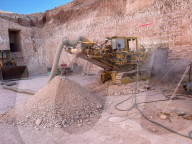 FEATURE - Wohnen ohne Haus: Wasserbauingenieurin Jennifer Ayres baut in der australischen Wüste eine luxuriöse Höhle
