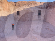 FEATURE - Wohnen ohne Haus: Wasserbauingenieurin Jennifer Ayres baut in der australischen Wüste eine luxuriöse Höhle