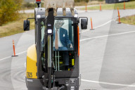 ROYALS - König Willem-Alexander und Maxima der Niederlande versuchen sich im Volvo Trucks Experience Center als Baggerfahrer 