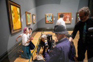 Climate activists splattered what appears to be tomato soup on "Sunflowers" by Vincent van Gogh