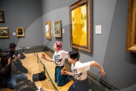 Climate activists splattered what appears to be tomato soup on "Sunflowers" by Vincent van Gogh