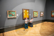 Climate activists splattered what appears to be tomato soup on "Sunflowers" by Vincent van Gogh