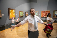 Climate activists splattered what appears to be tomato soup on "Sunflowers" by Vincent van Gogh